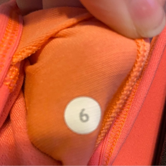 🍋LULULEMON gray tank top built in bra orange neon Womens Size 6 - Picture 3 of 3